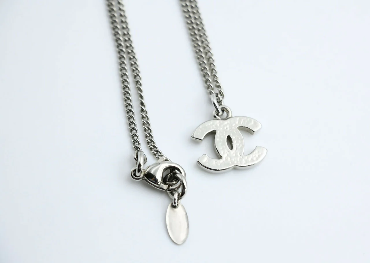 Chanel 10V Rhinestone Silver CC Mark Necklace - Image 7