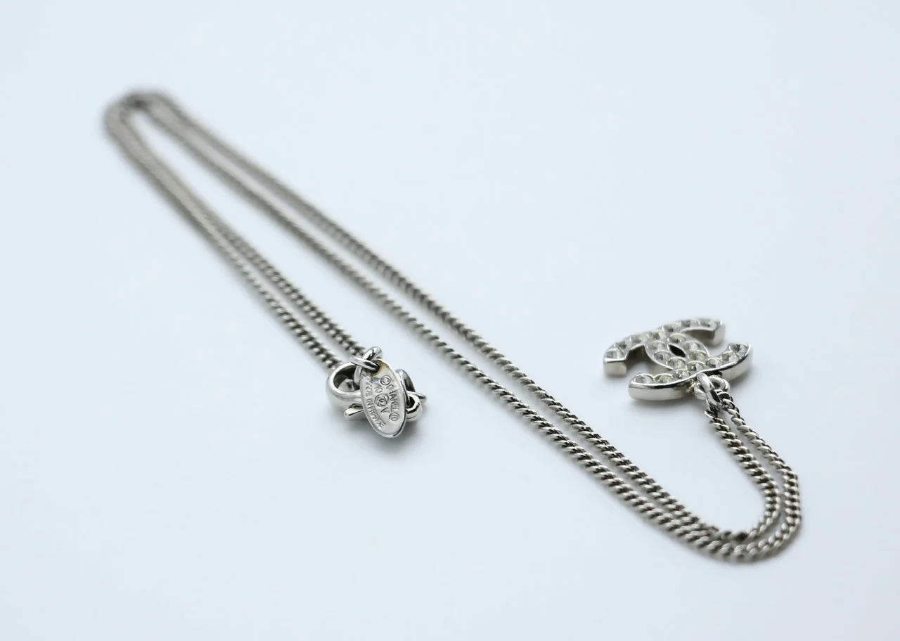 Chanel 10V Rhinestone Silver CC Mark Necklace - Image 8