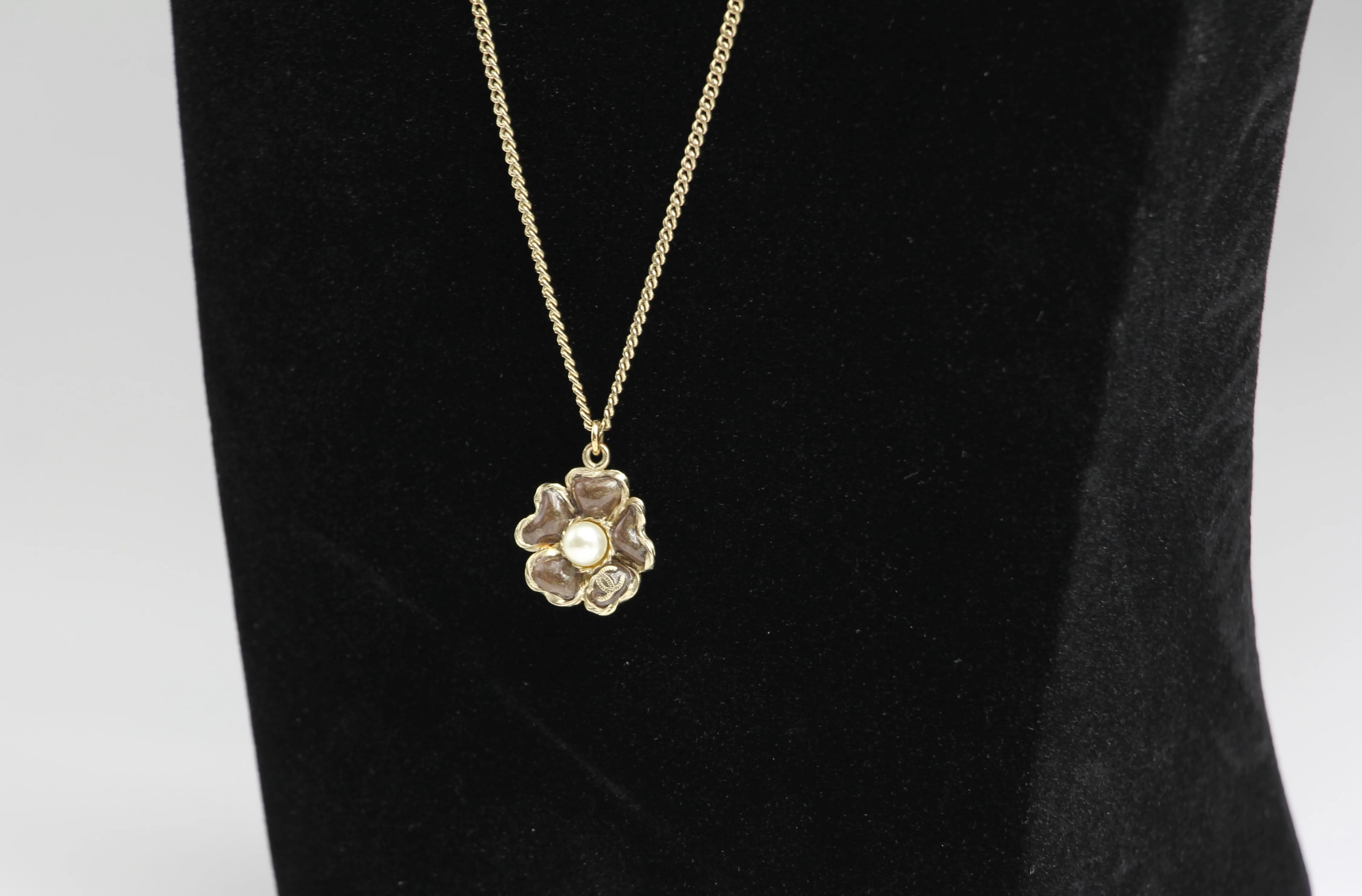 Chanel 11A Glazed Brown Five-Leaf Clover Two-Wear Necklace - Image 11