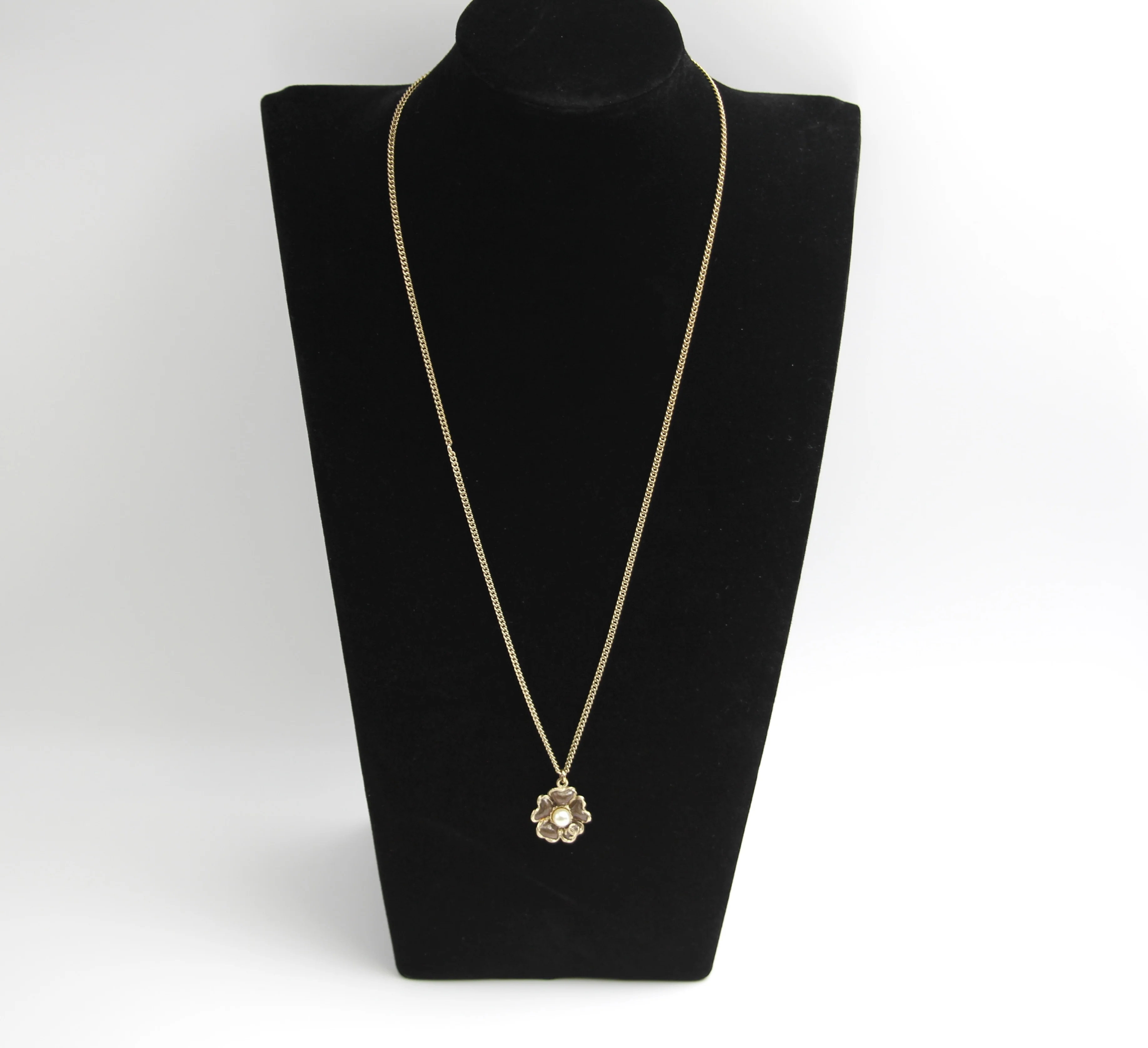 Chanel 11A Glazed Brown Five-Leaf Clover Two-Wear Necklace - Image 2