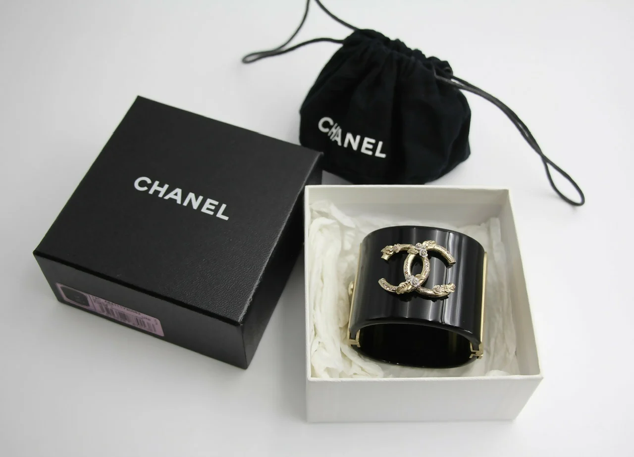 Chanel 13C Metal Resin Black Flower Bracelet Cuff - Image 7