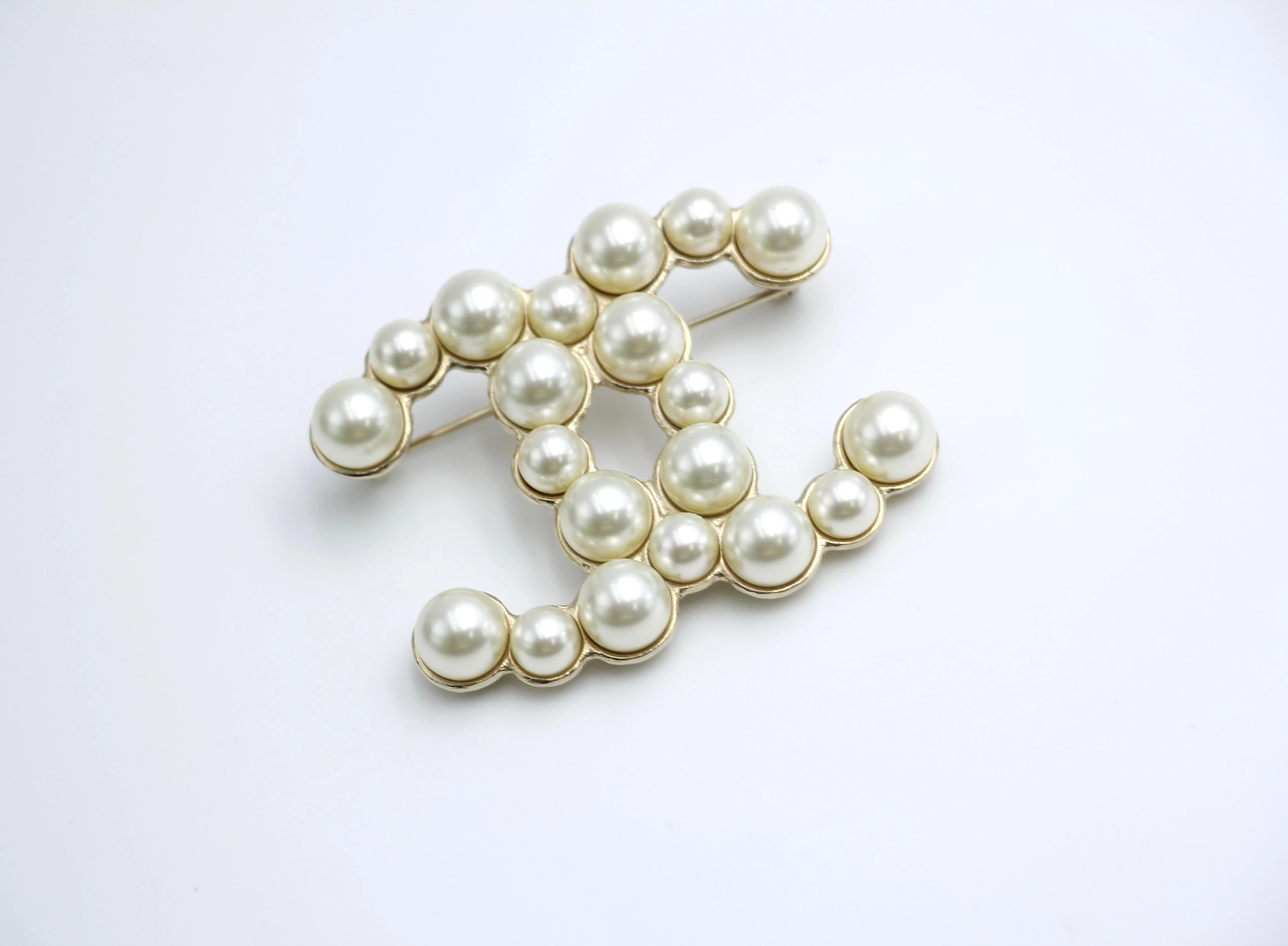 Chanel 13S Imitation Pearl Cc Brooch G Dragon Same Style