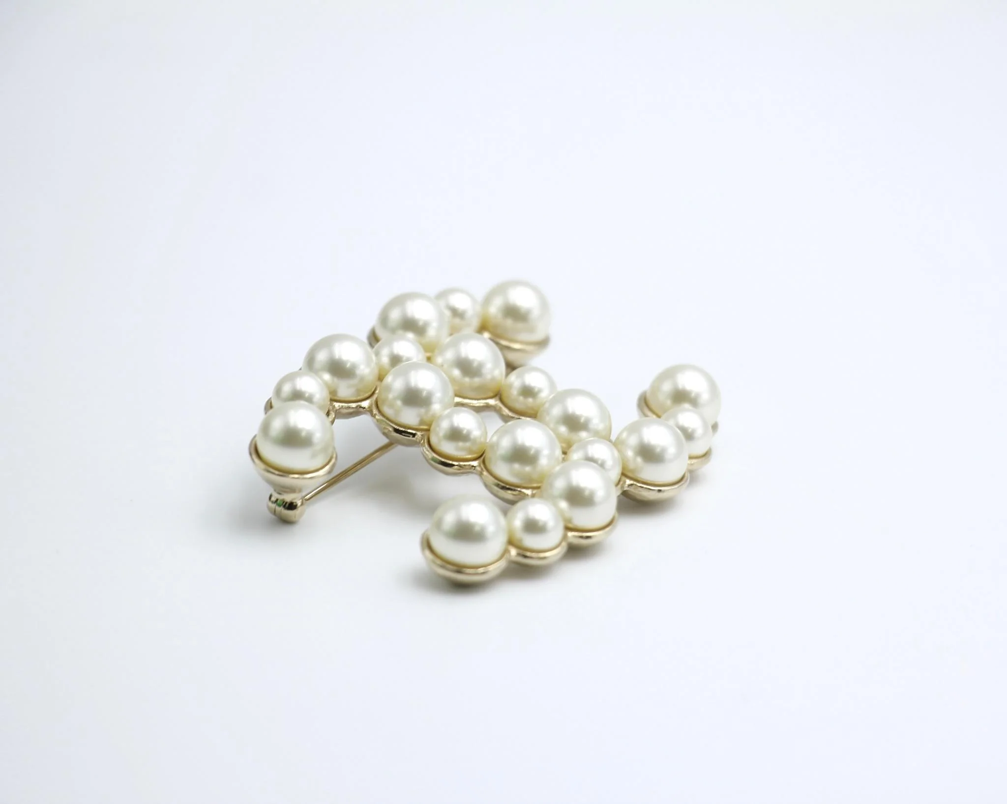 Chanel 13S Imitation Pearl Cc Brooch G Dragon Same Style - Image 3