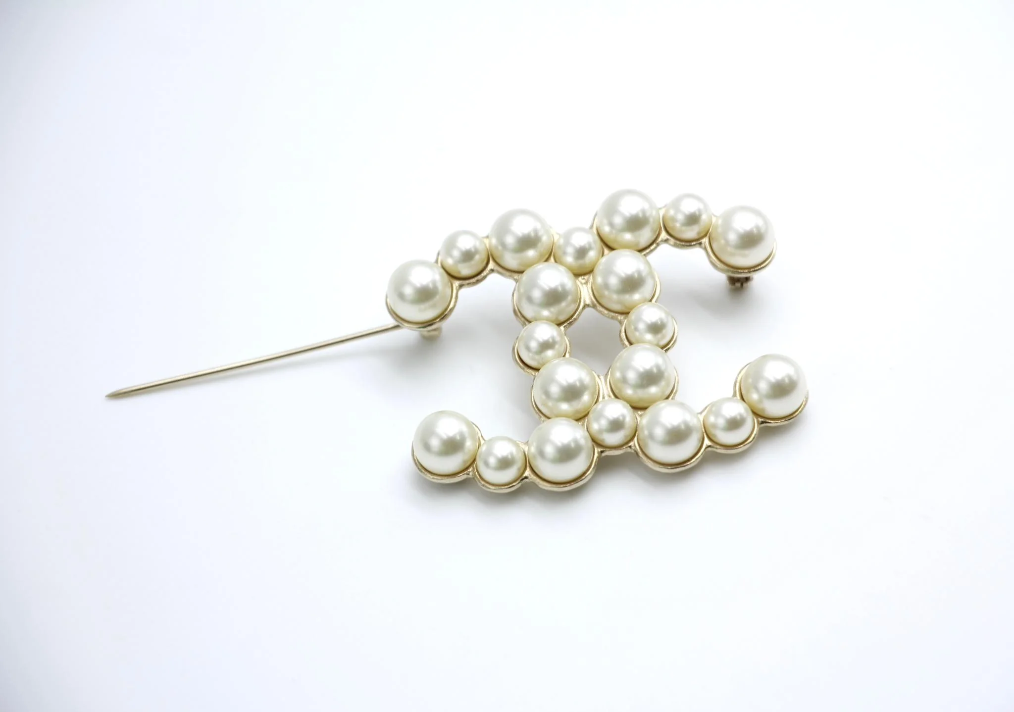 Chanel 13S Imitation Pearl Cc Brooch G Dragon Same Style - Image 8