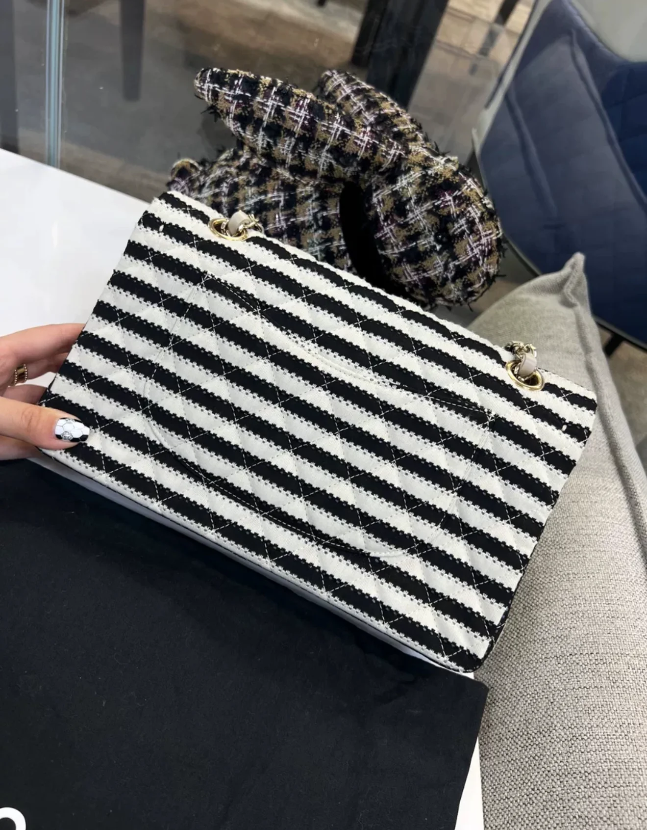 Chanel 14C Black & White Striped Flap Bag - Image 5