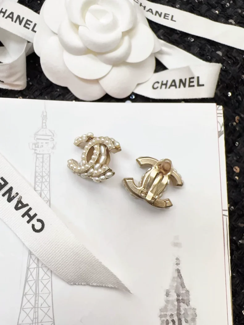 Chanel 15B clip-on earrings with double C logo and pearls - Image 2