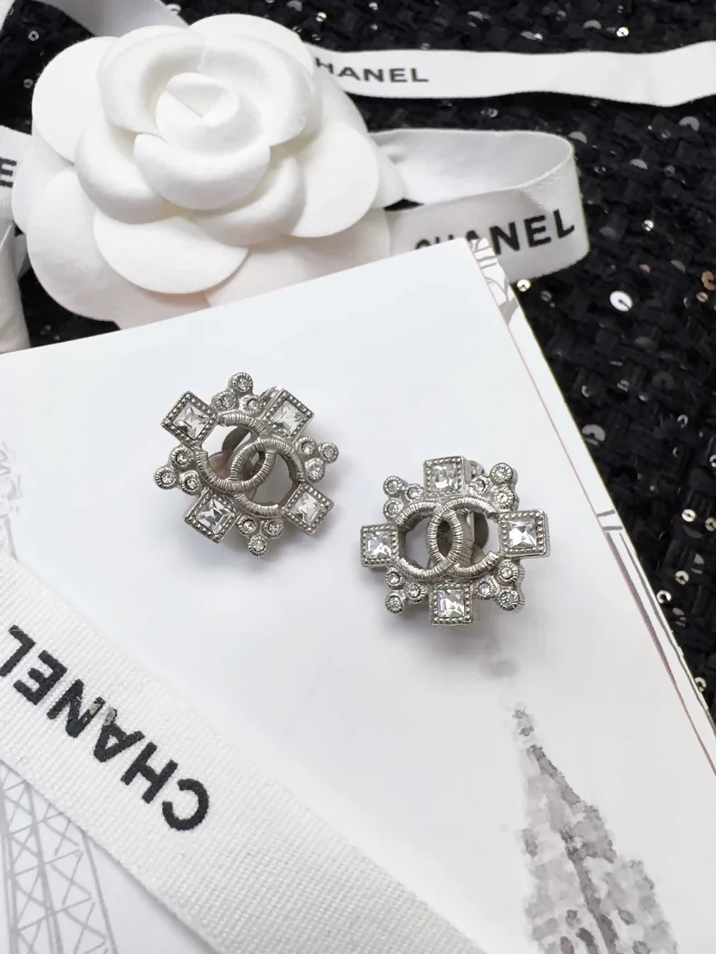 Chanel 15B clip-on earrings with double C logo - Image 2