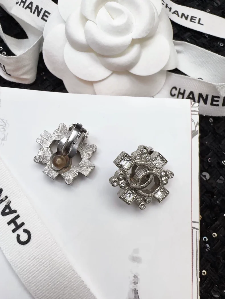 Chanel 15B clip-on earrings with double C logo - Image 3