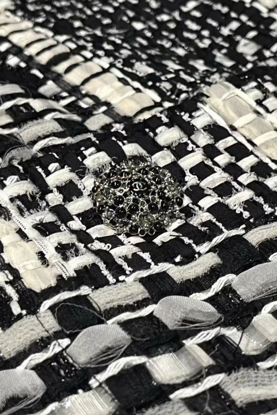 Chanel 15C Black and White Tweed Jacket - Image 2