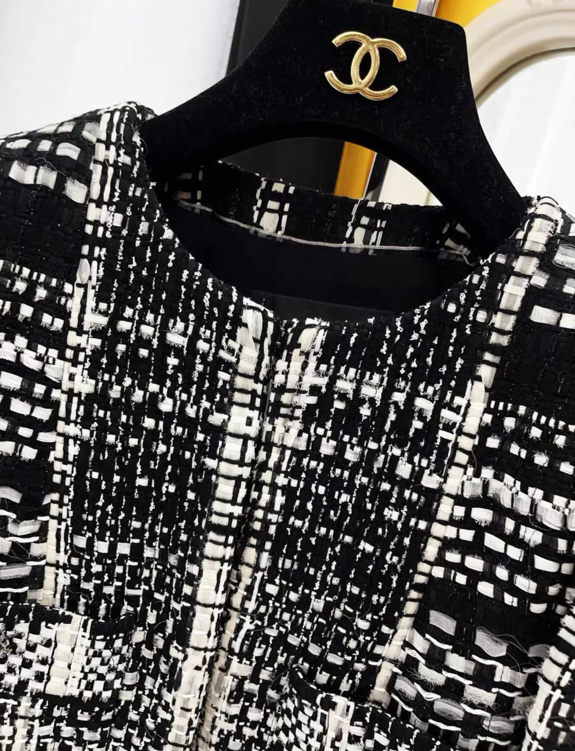 Chanel 15C Paris-Dubai Ribbon Tweed Jacket size 34 - Image 2