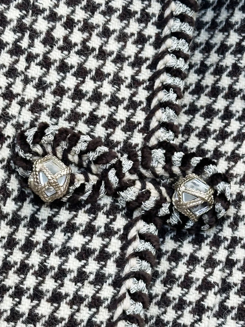Chanel 15K brown houndstooth knotted crystal-buttoned coat - Image 2