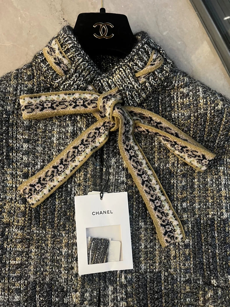 Chanel 16A Black and Gold Knitted Cape - Image 2