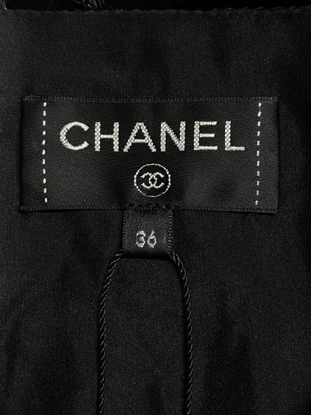 Chanel 16A patent leather black skirt - Image 3