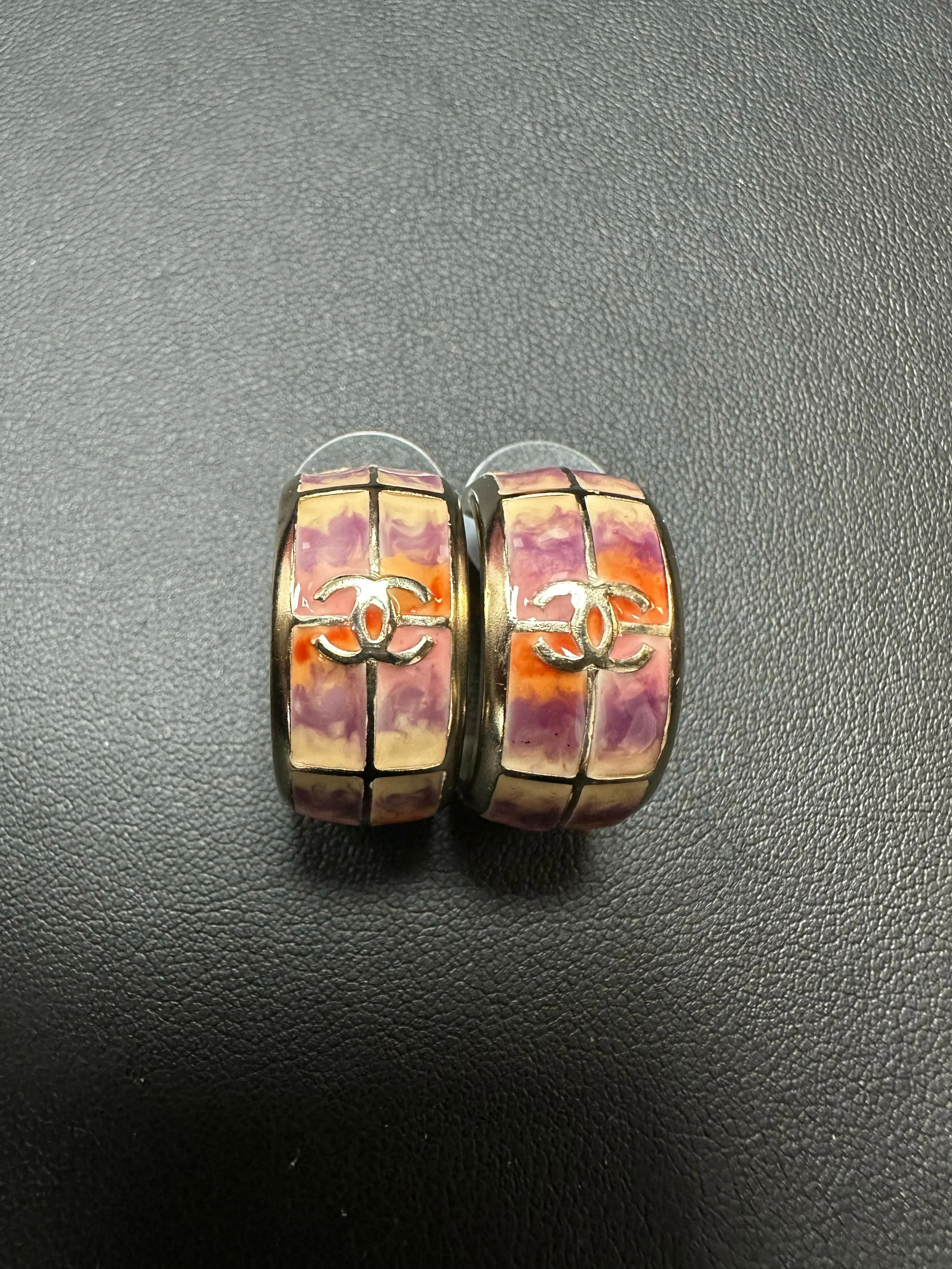 Chanel 16C Metal Purple Gradient Curved Stud Earrings