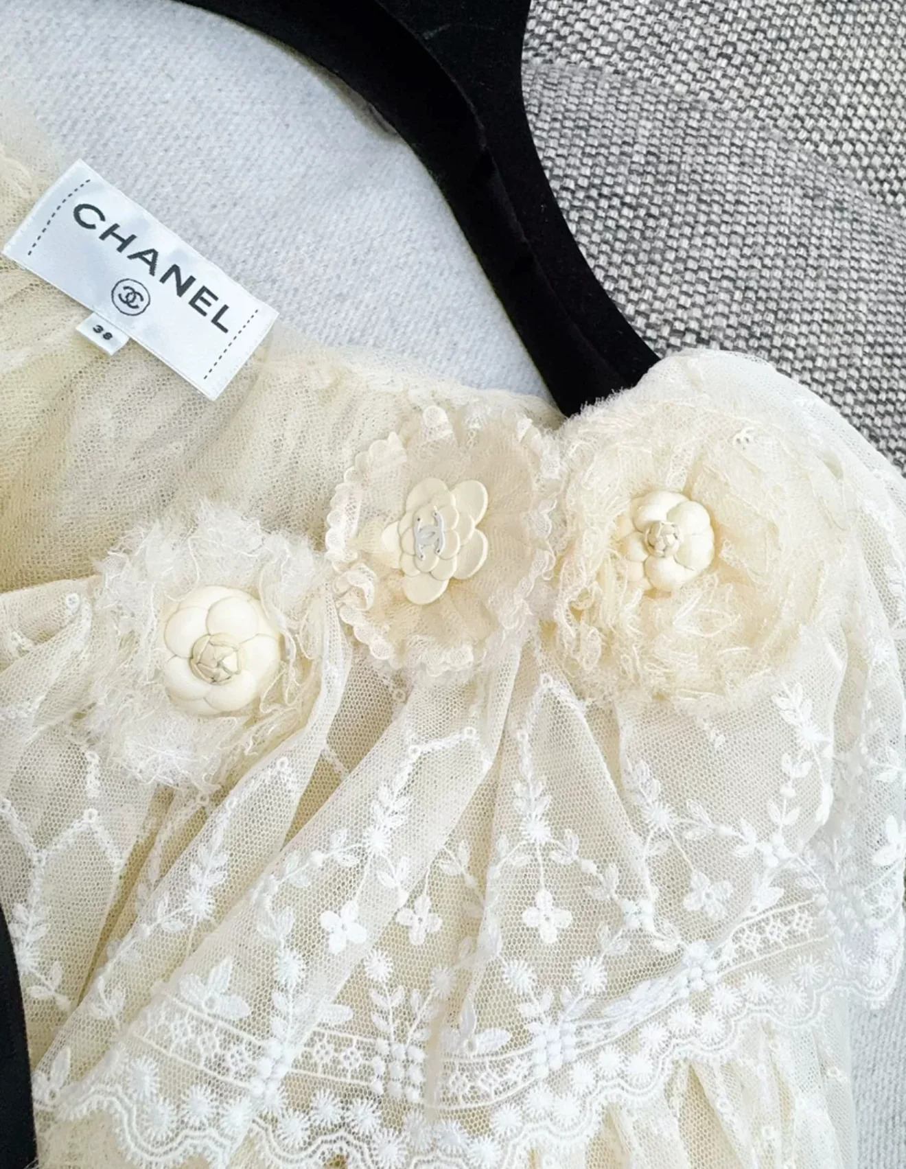 Chanel 16k Lace ecru dress with black bow - Image 5