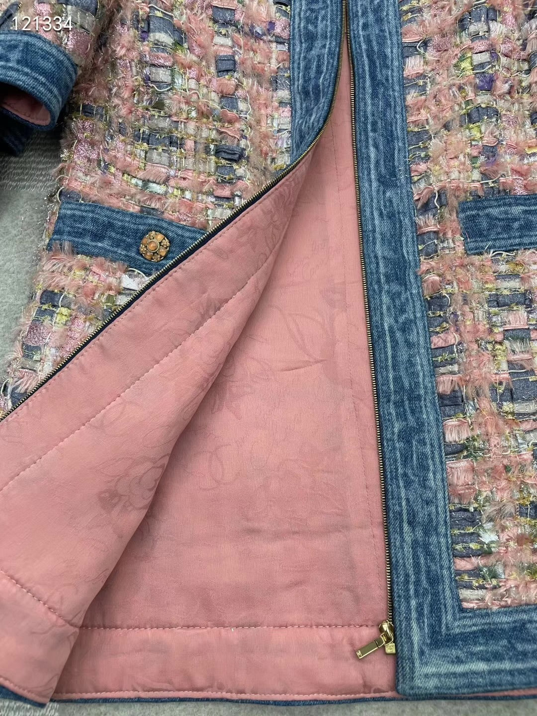 Chanel 16k Pink Tweed & Blue Denim Jacket - Image 4