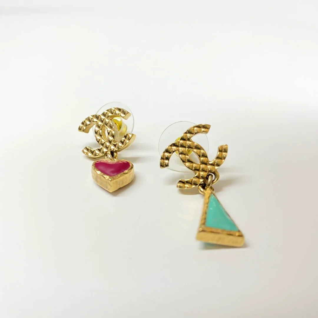 Chanel 17A Egyptian series gold diamond enamel double C pendant earrings - Image 3