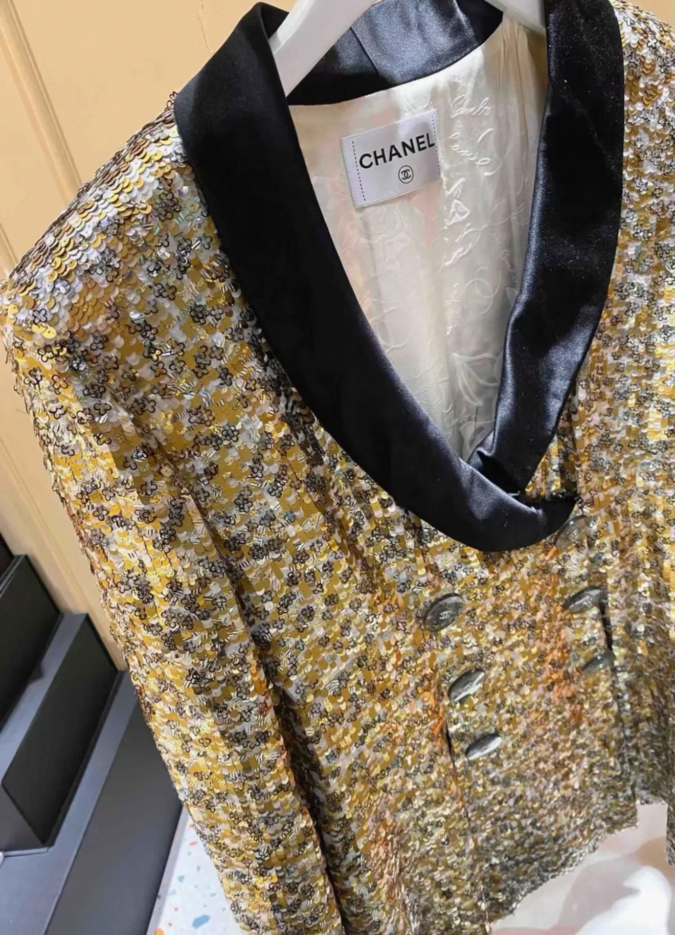 Chanel 17A Gold Sequin Jacket - Image 3