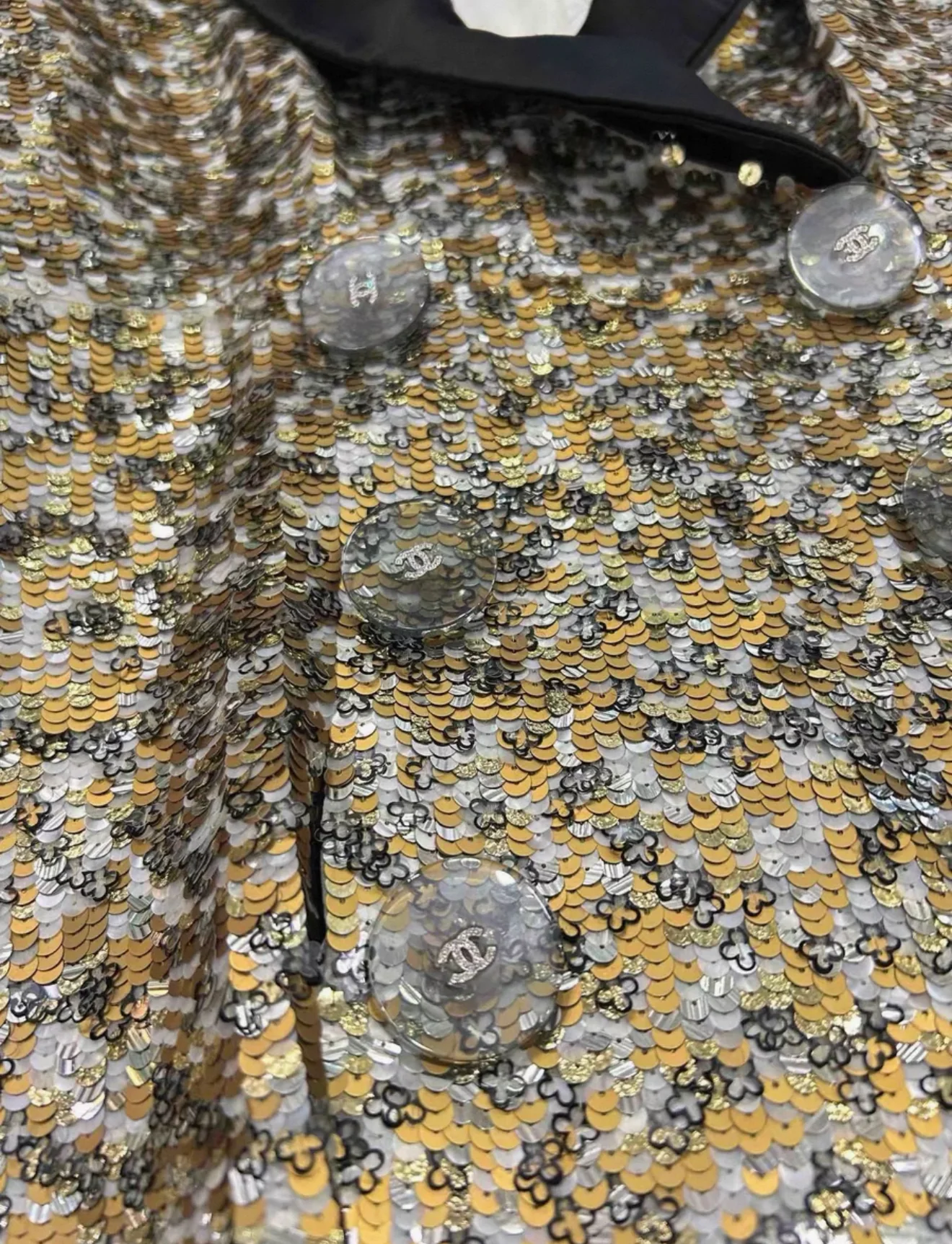 Chanel 17A Gold Sequin Jacket - Image 4