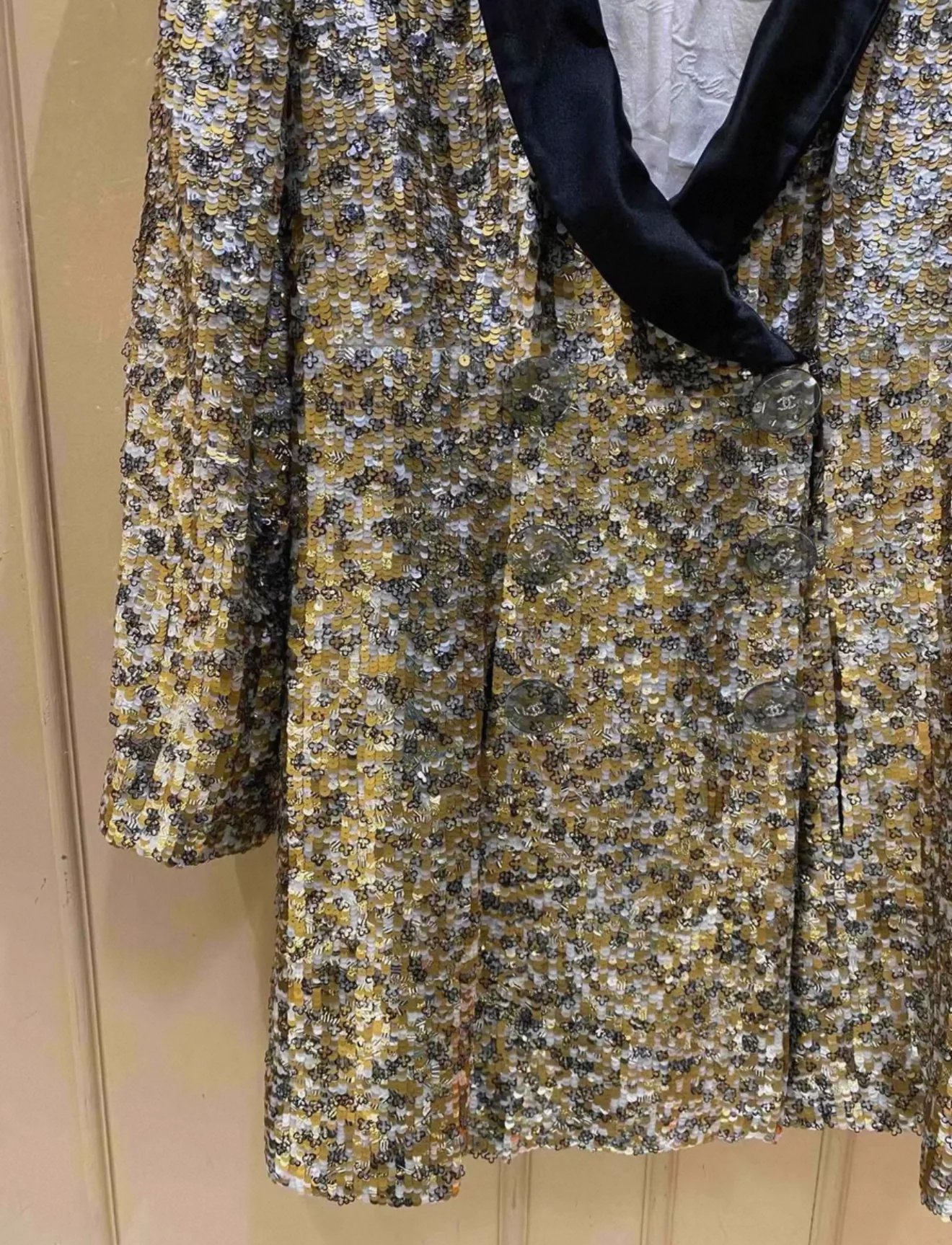 Chanel 17A Gold Sequin Jacket - Image 5