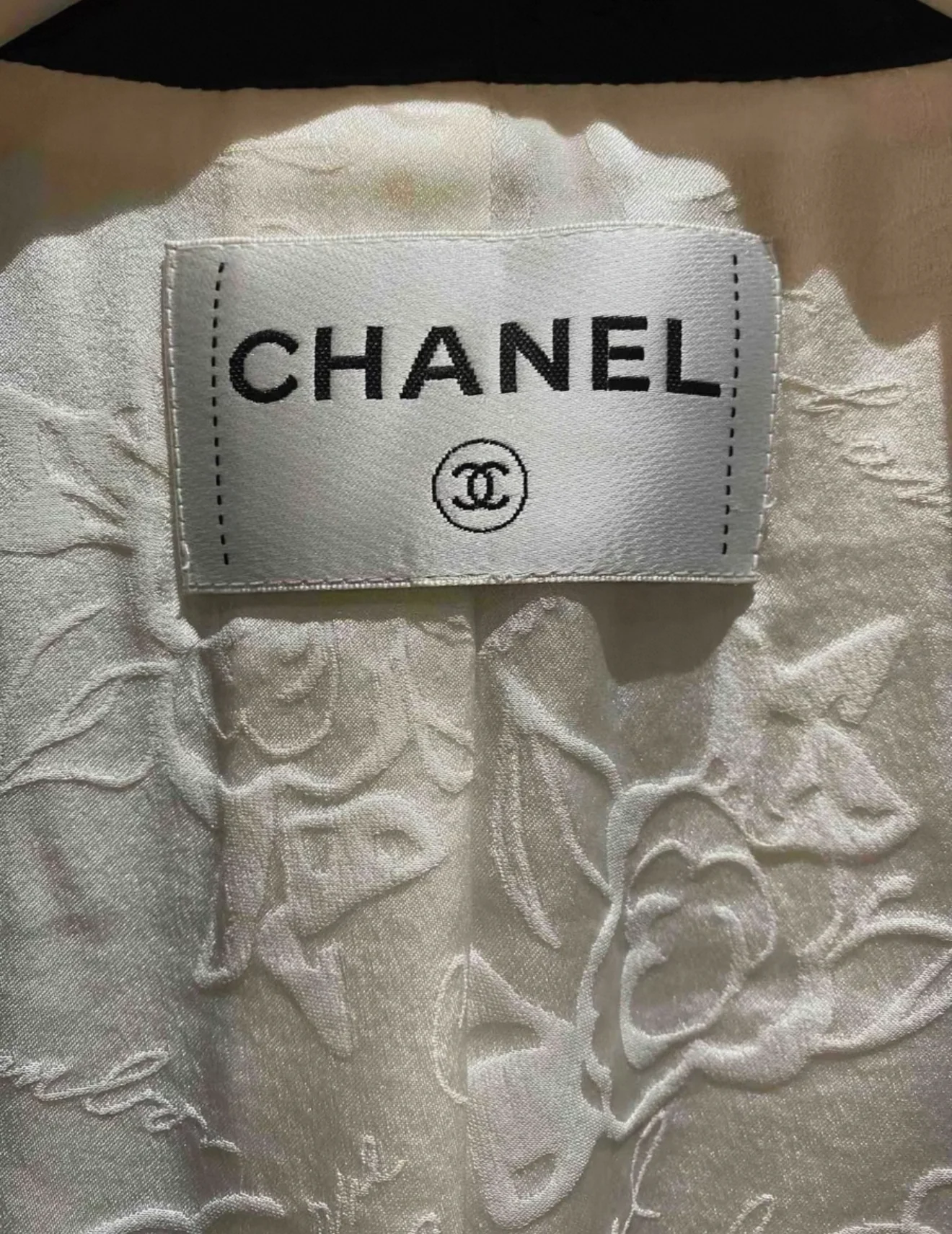 Chanel 17A Gold Sequin Jacket - Image 7