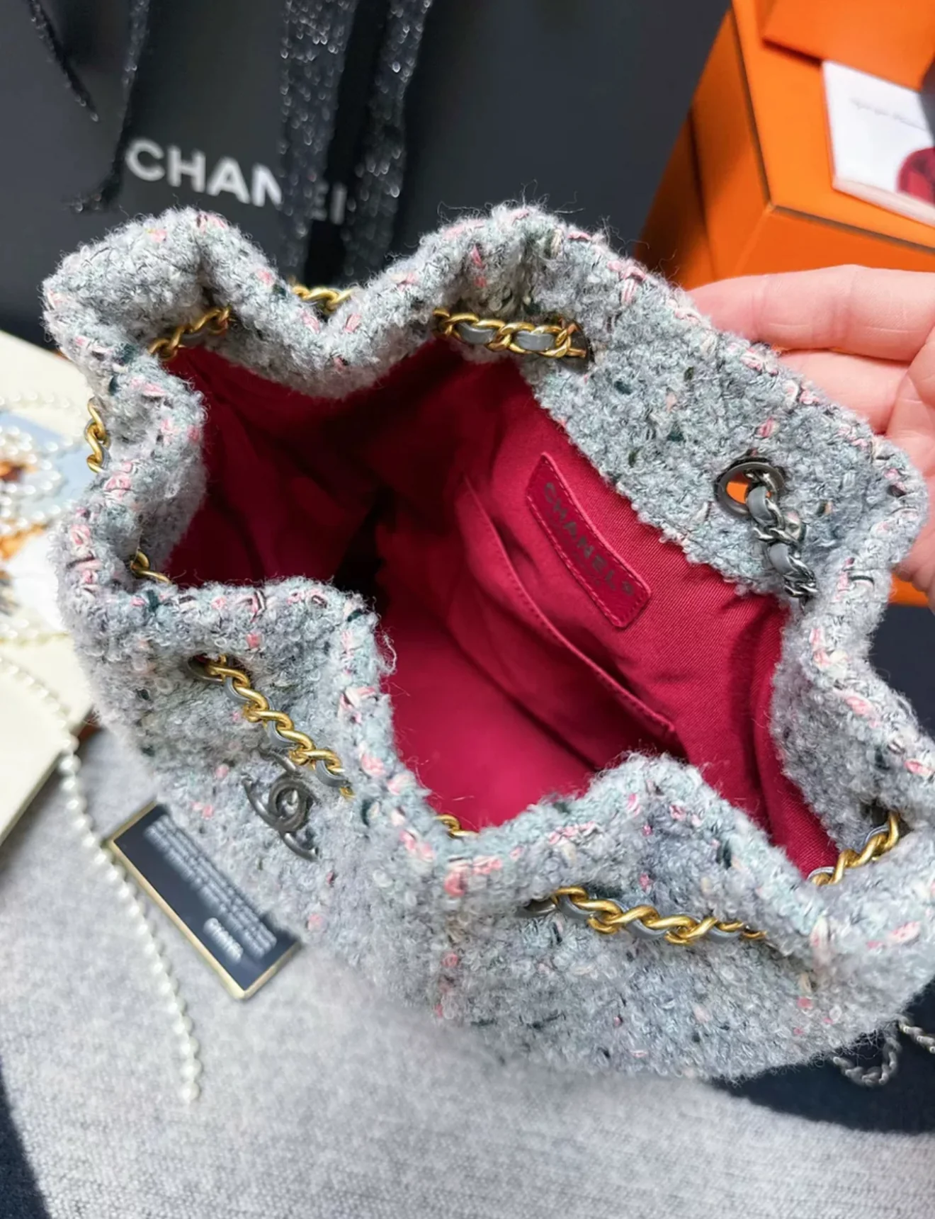 Chanel 17A Gray Multicolour tweed hobo backpack - Image 4