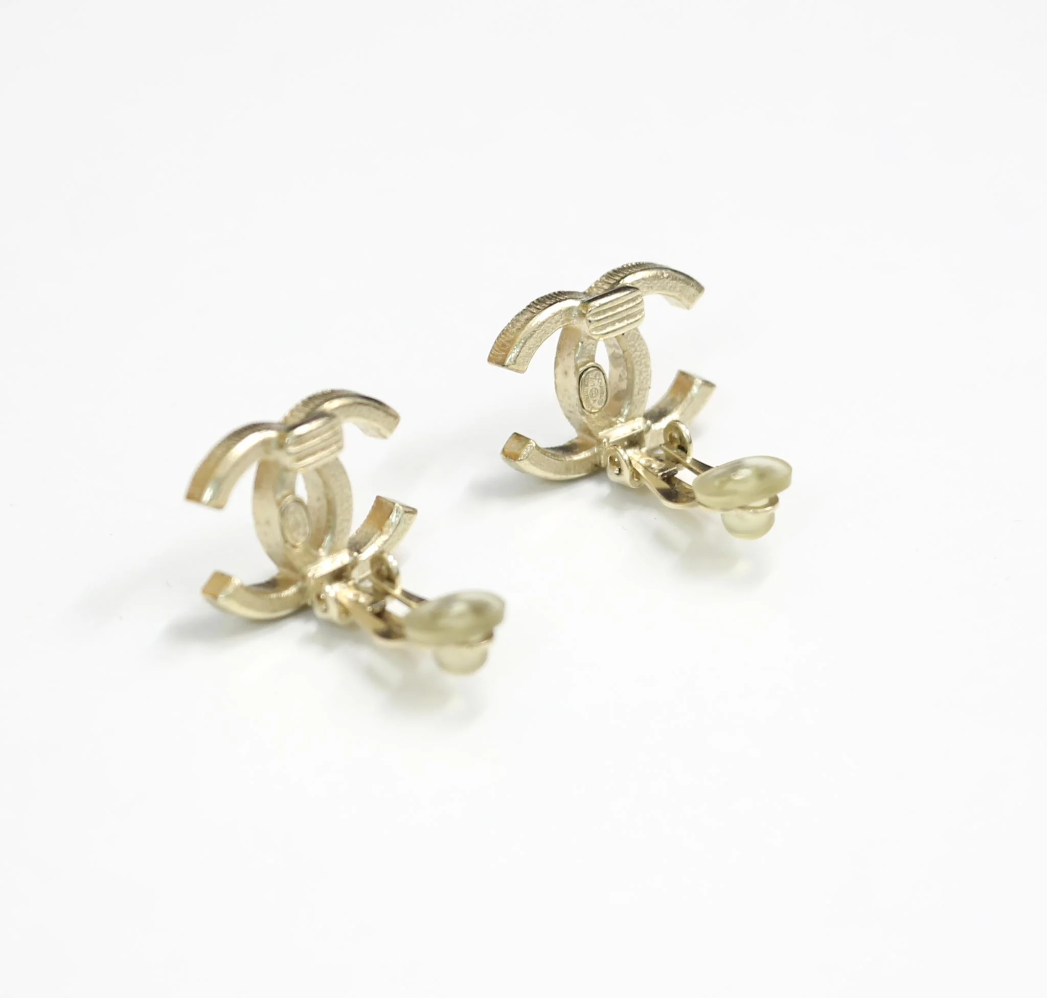 Chanel 17A Imitation Pearl White Cc Large Earrings - Image 2