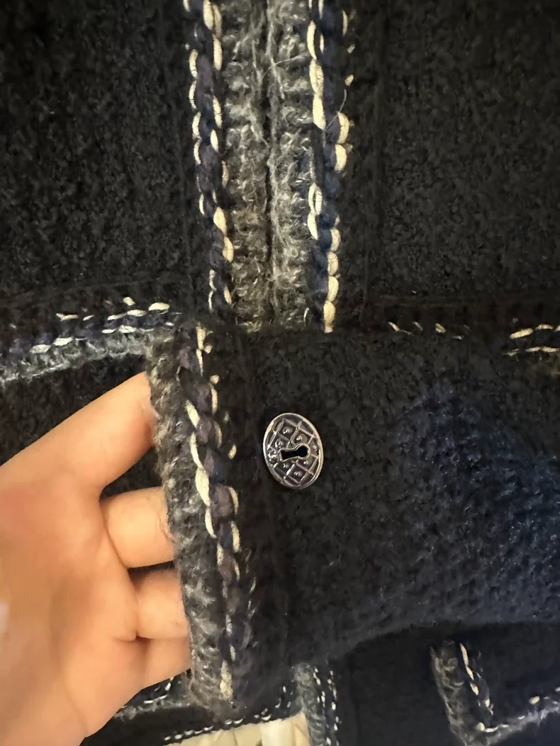 Chanel 17A black tweed jacket 40FR - Image 3