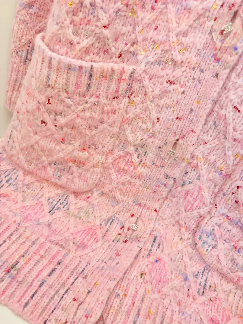Chanel 17A pink cashmere tweed cardigan - Image 4