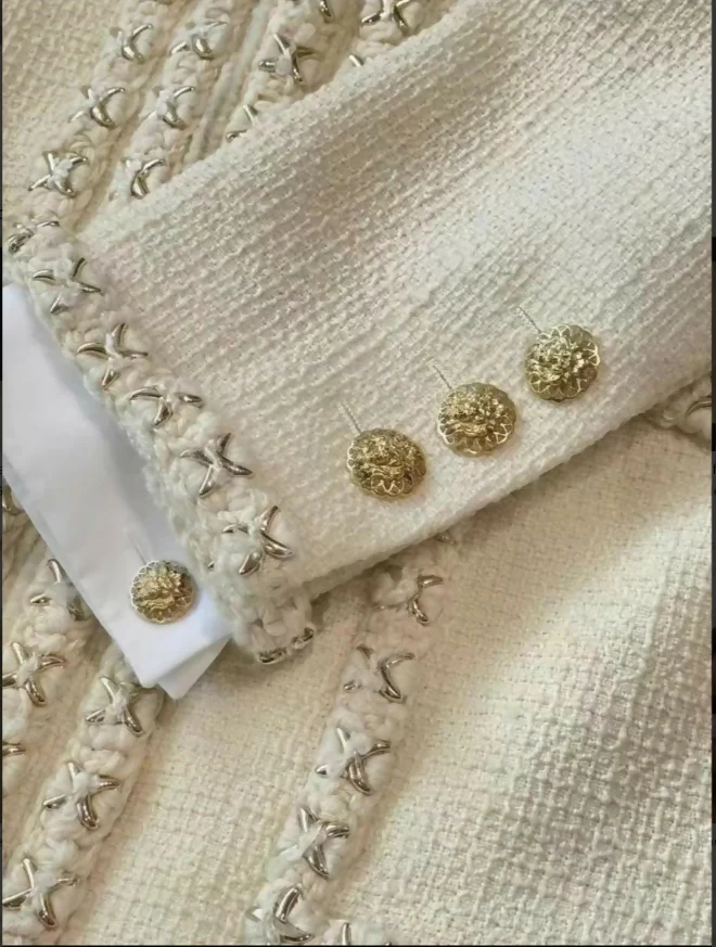 Chanel 17A ecru tweed jacket - Image 3