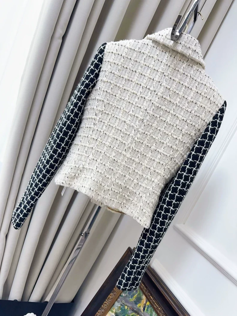 Chanel 17A ecru/black tweed jacket - Image 2