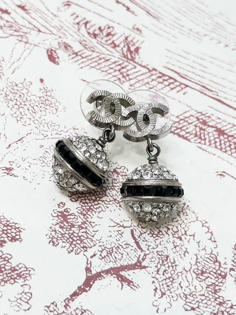 Chanel 17b Fall Winter Double C Earrings