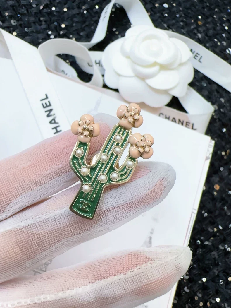 Chanel 17C Cactus Flower brooch - Image 3