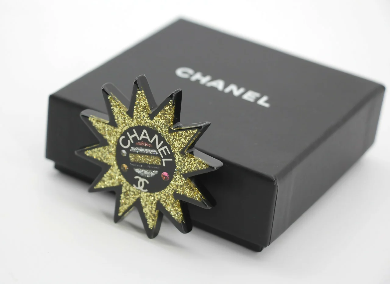 Chanel 17K Acrylic Black & Gold Micro-Sparkle Sun Motif Brooch - Image 2