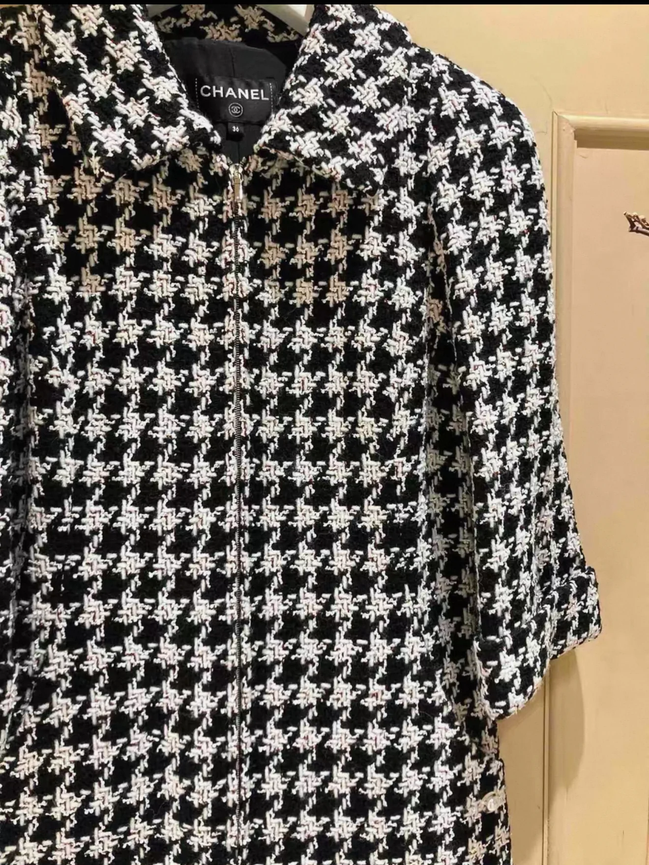 Chanel 17K black and white houndstooth jumpsuit - Image 6