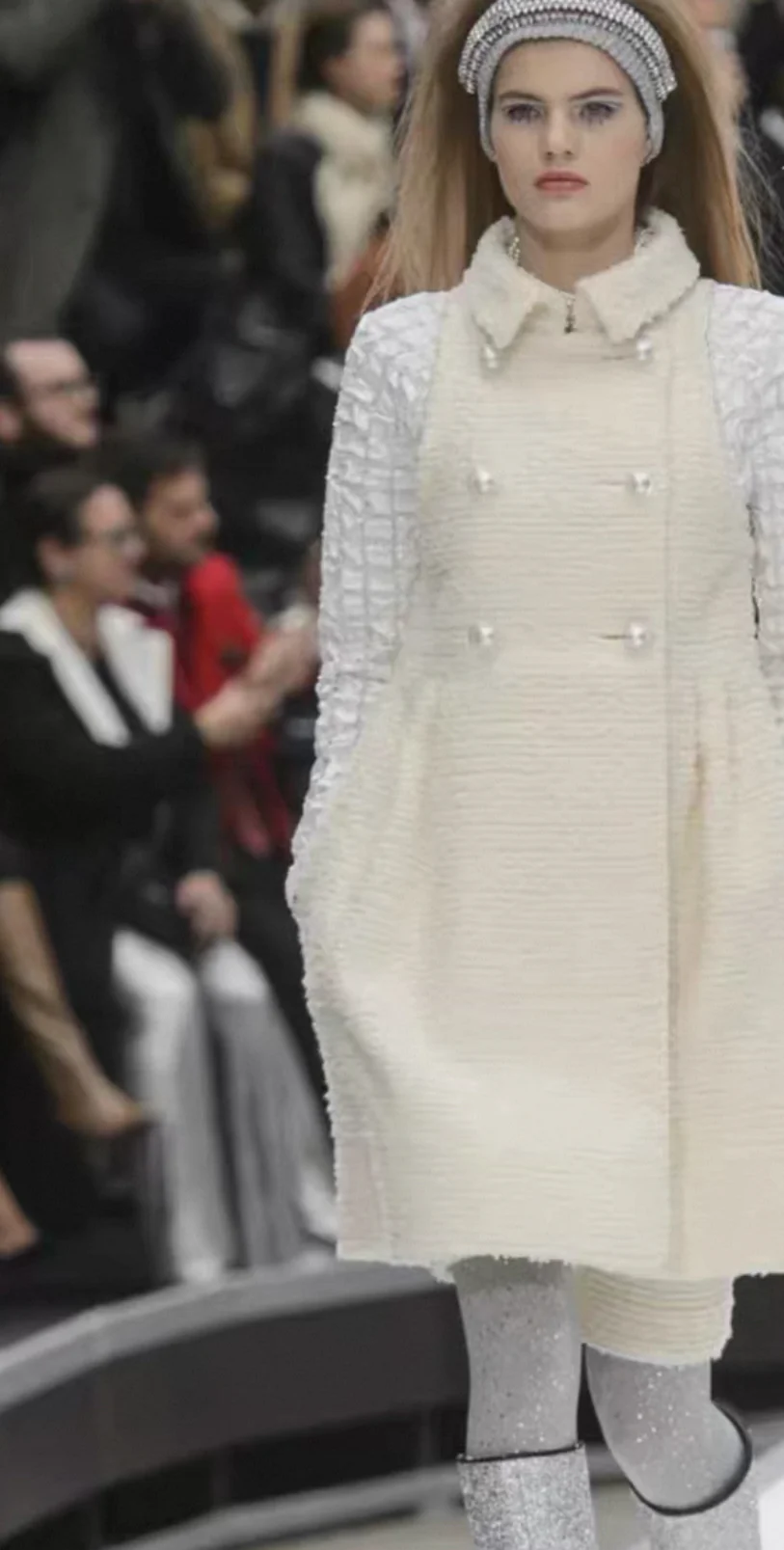 Chanel 17K white coat & short set - Image 4