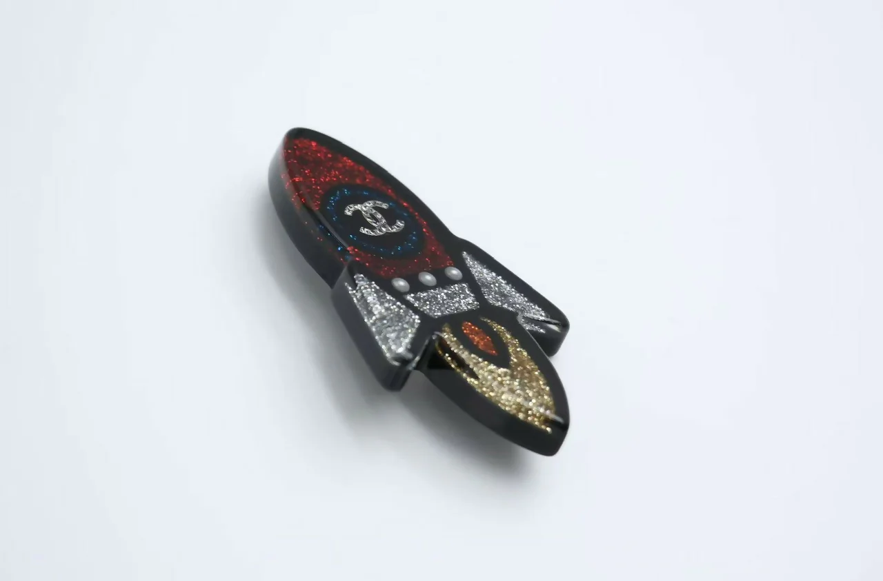 Chanel 17S Resin Rocket Glitter Creative Brooch - Image 3