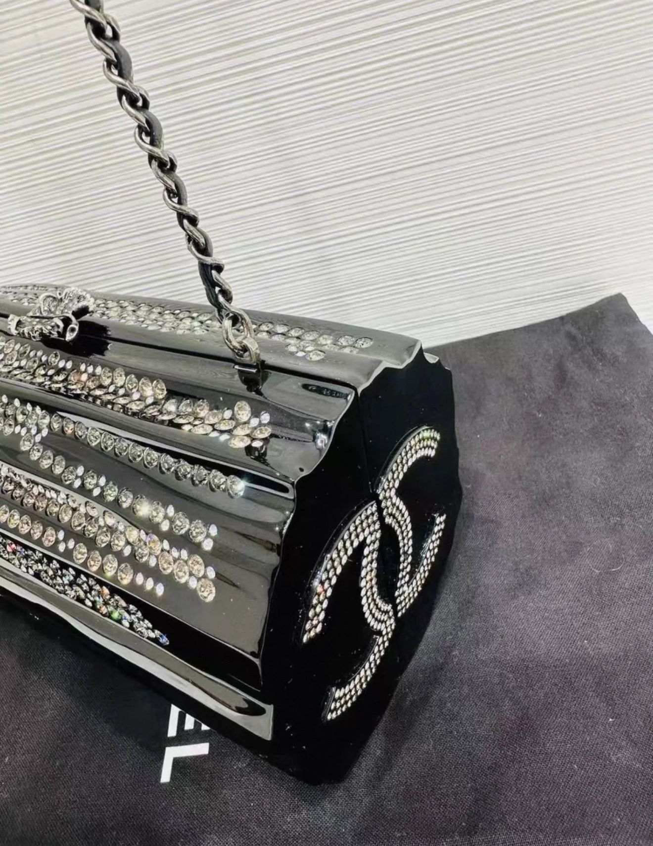 Chanel 18 Chanel Black Strass Log CC Minaudière - Image 3