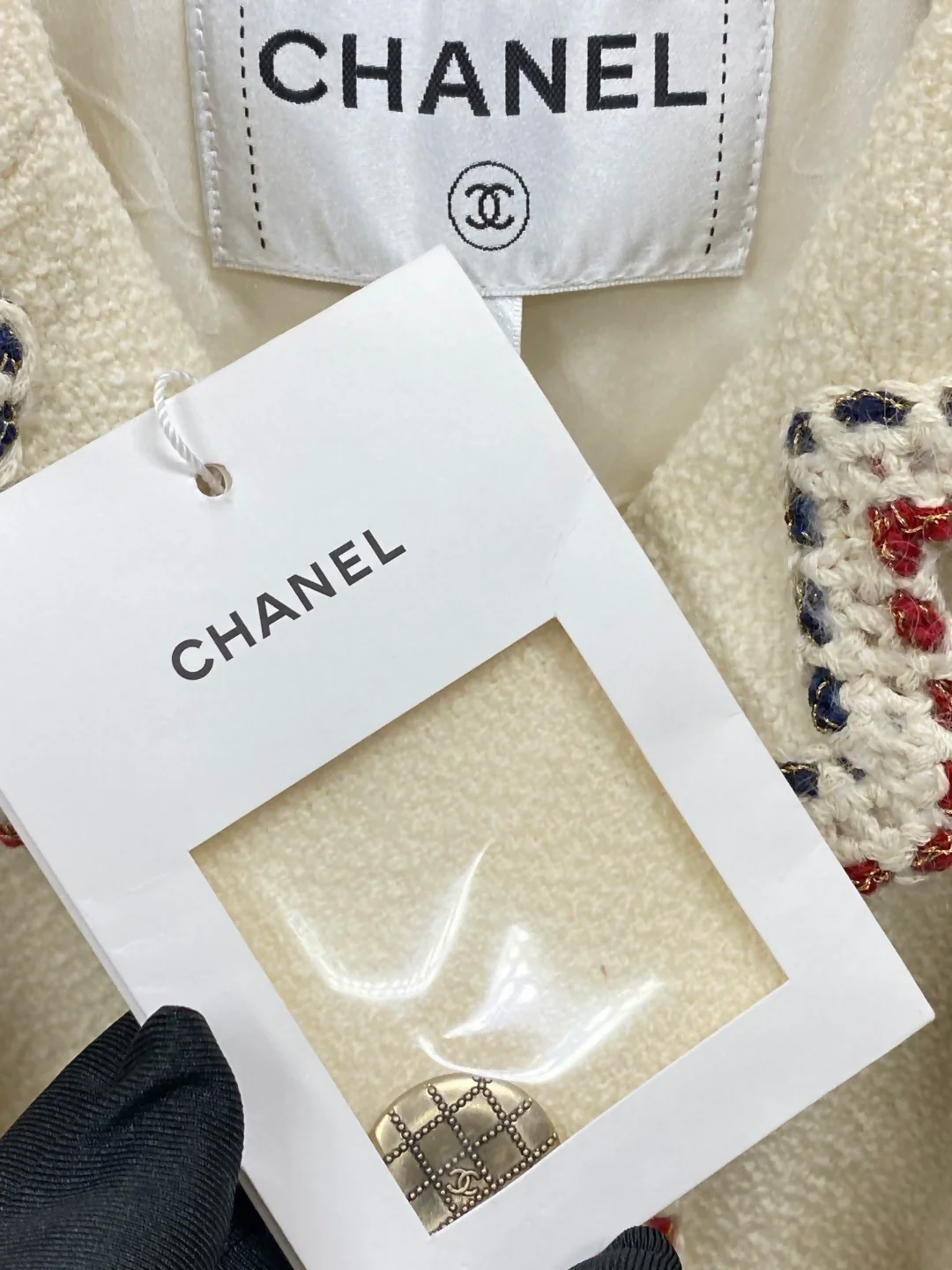 Chanel 18 beige tweed jacket - Image 3