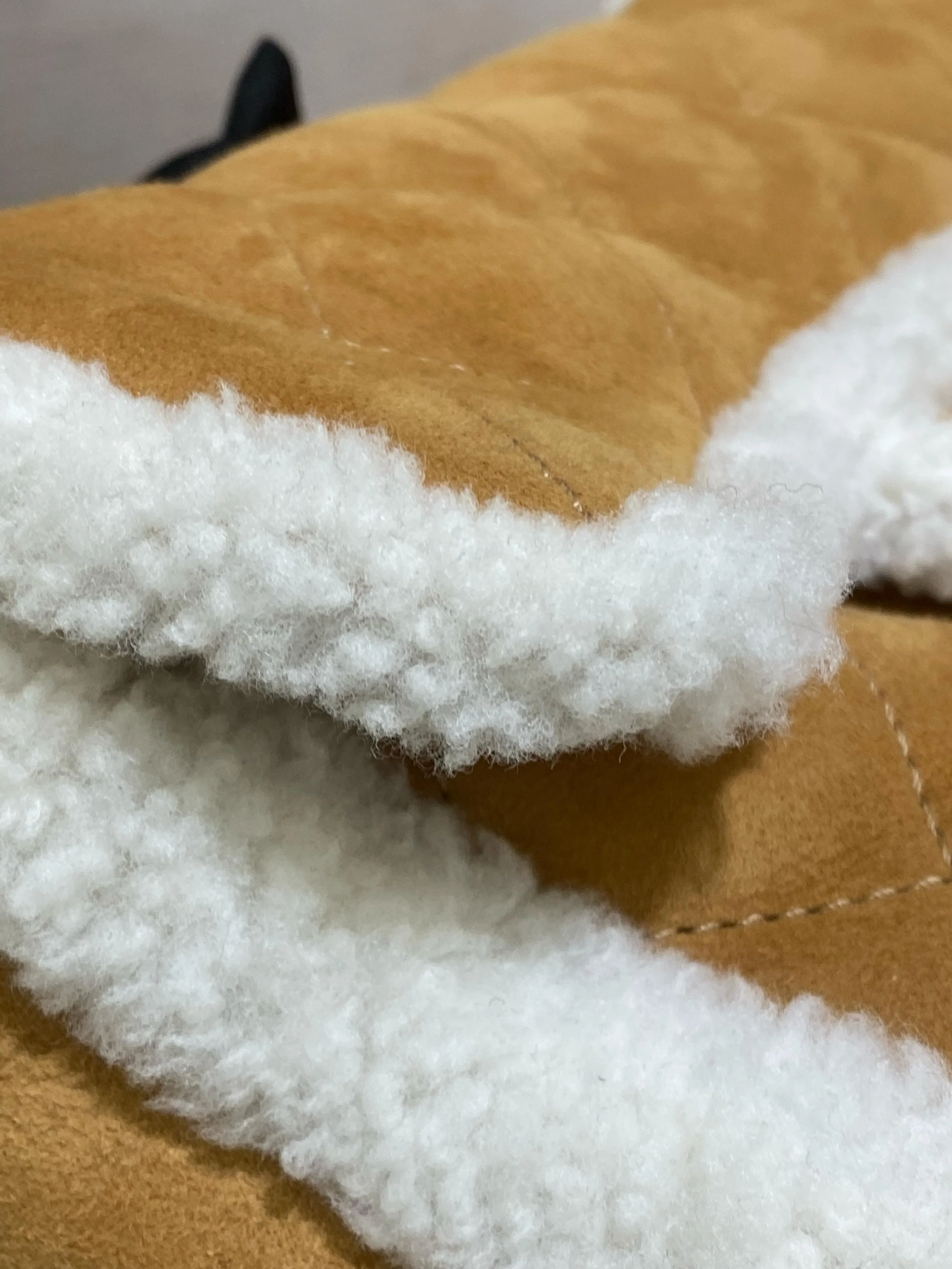 Chanel 18 Shearling Coco Neige Flap Bag - Image 10