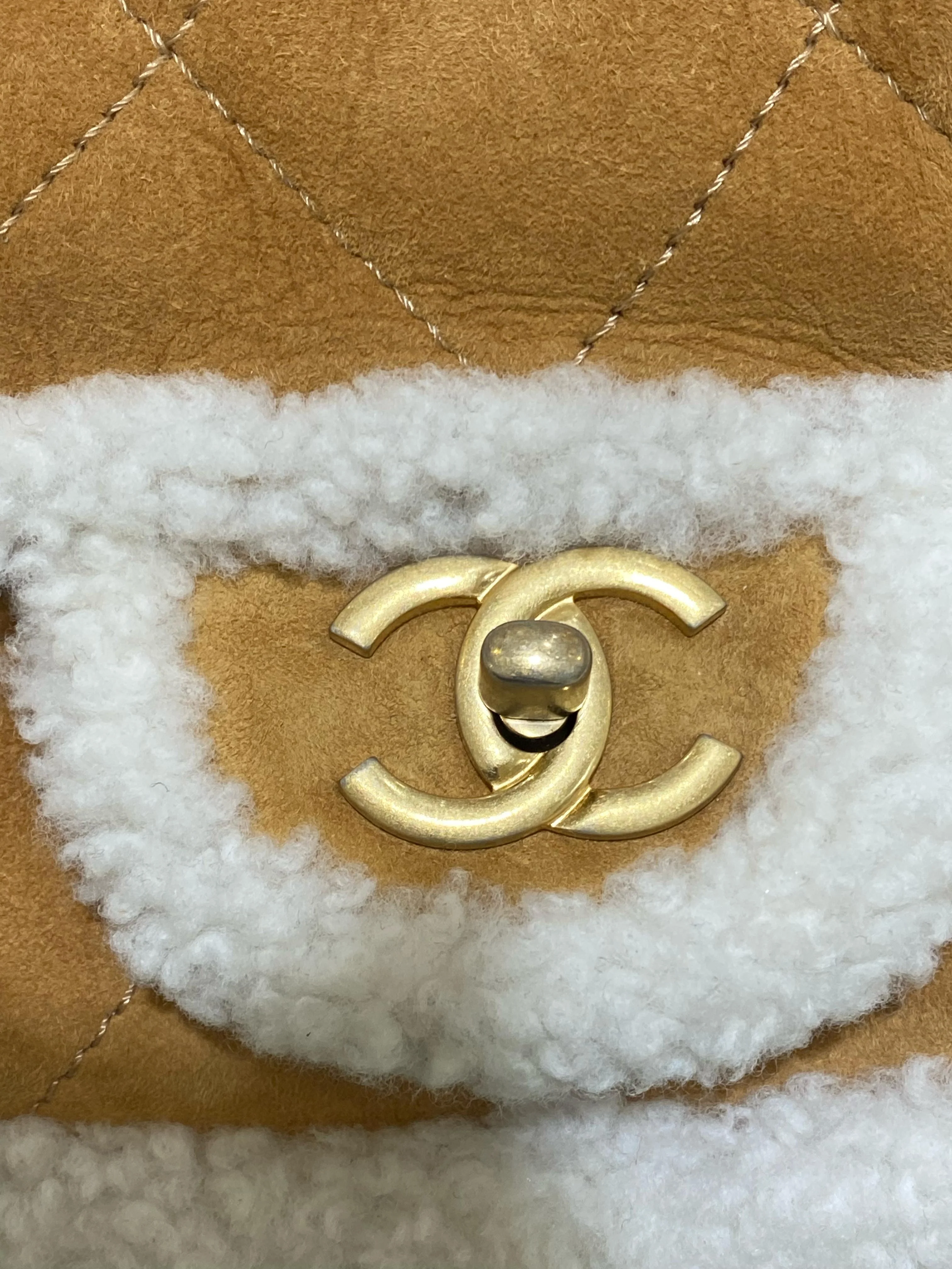 Chanel 18 Shearling Coco Neige Flap Bag - Image 11