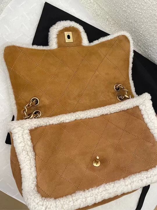 Chanel 18 Shearling Coco Neige Flap Bag Jumbo - Image 3
