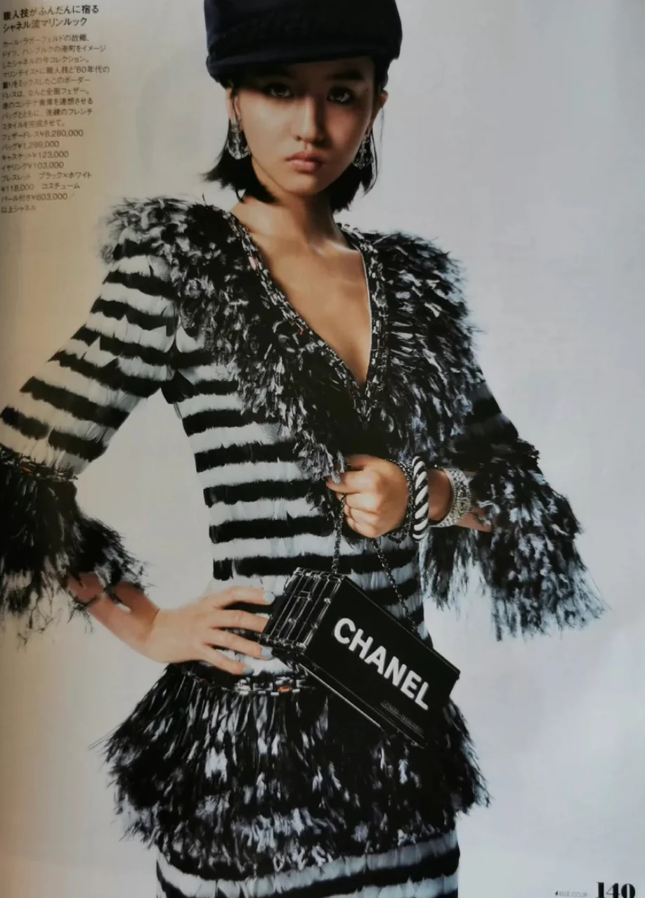 Chanel 18A black and white feather couture dress - Image 2