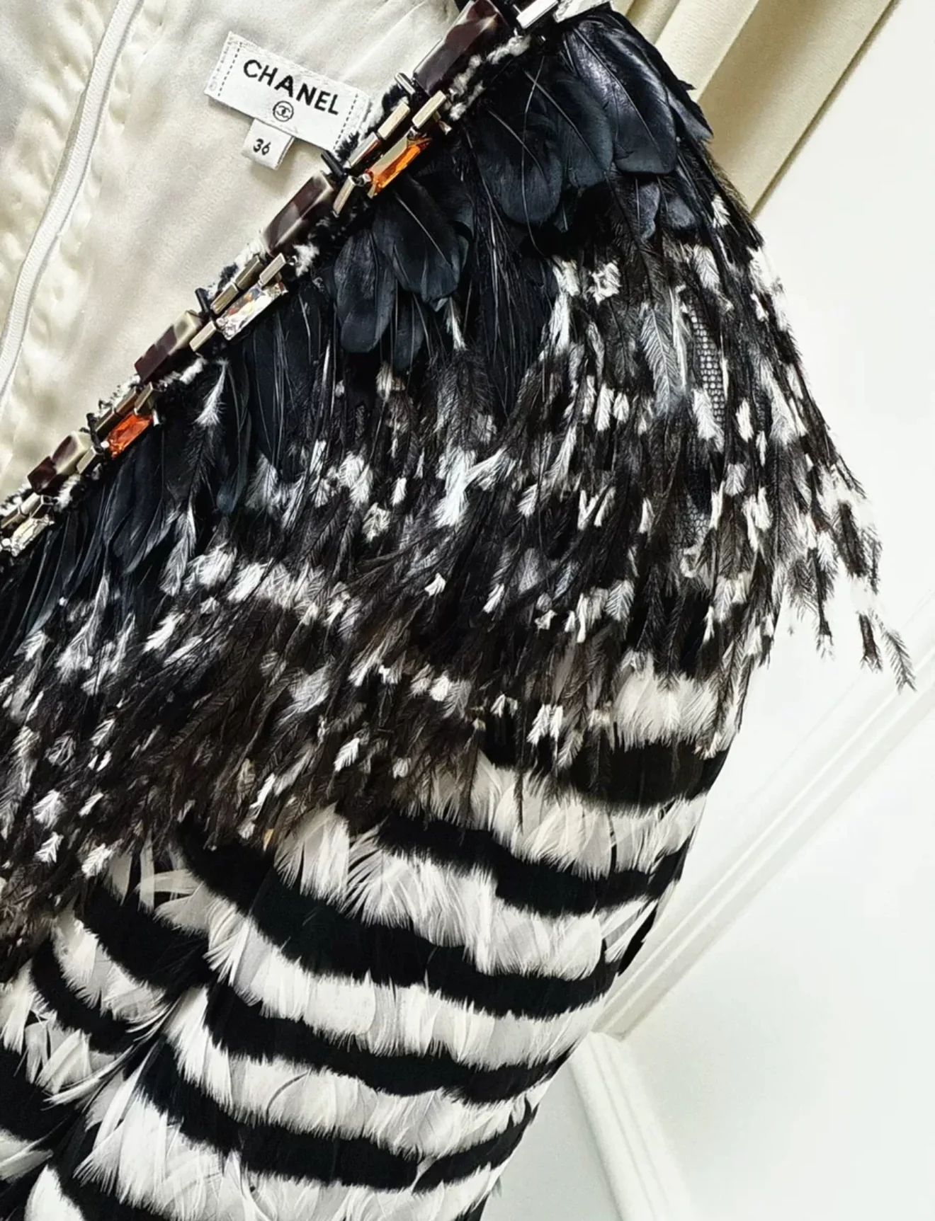 Chanel 18A black and white feather couture dress - Image 5