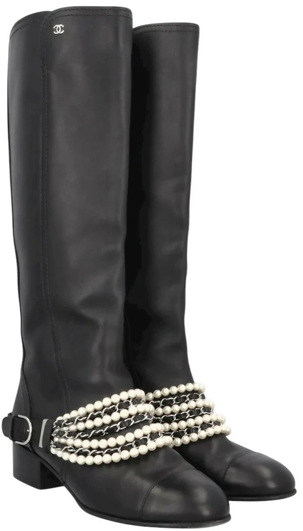 CHANEL 18A HAMBURG BLACK LEATHER PEARL CHAIN RIDING KNEE HIGH BOOTS EU 41 - Image 2