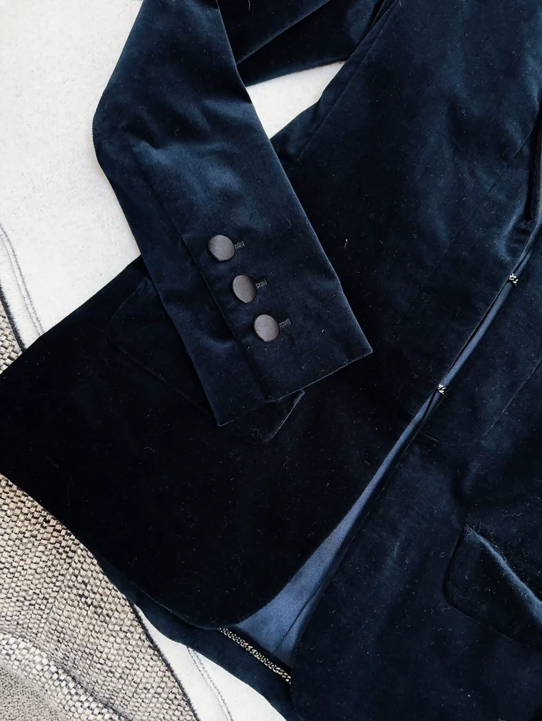 Chanel 18A midnight blue velvet suit jacket - Image 3
