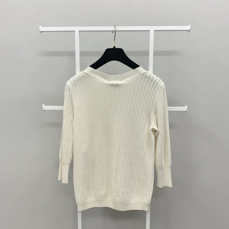 Chanel 18A off-white sweater - Image 2