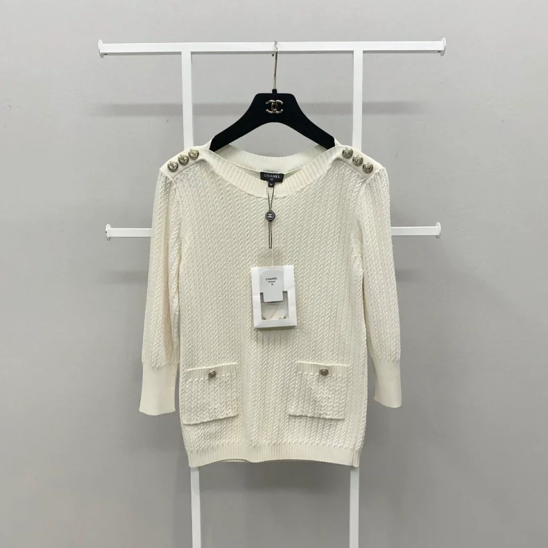 Chanel 18A off-white sweater - Image 3