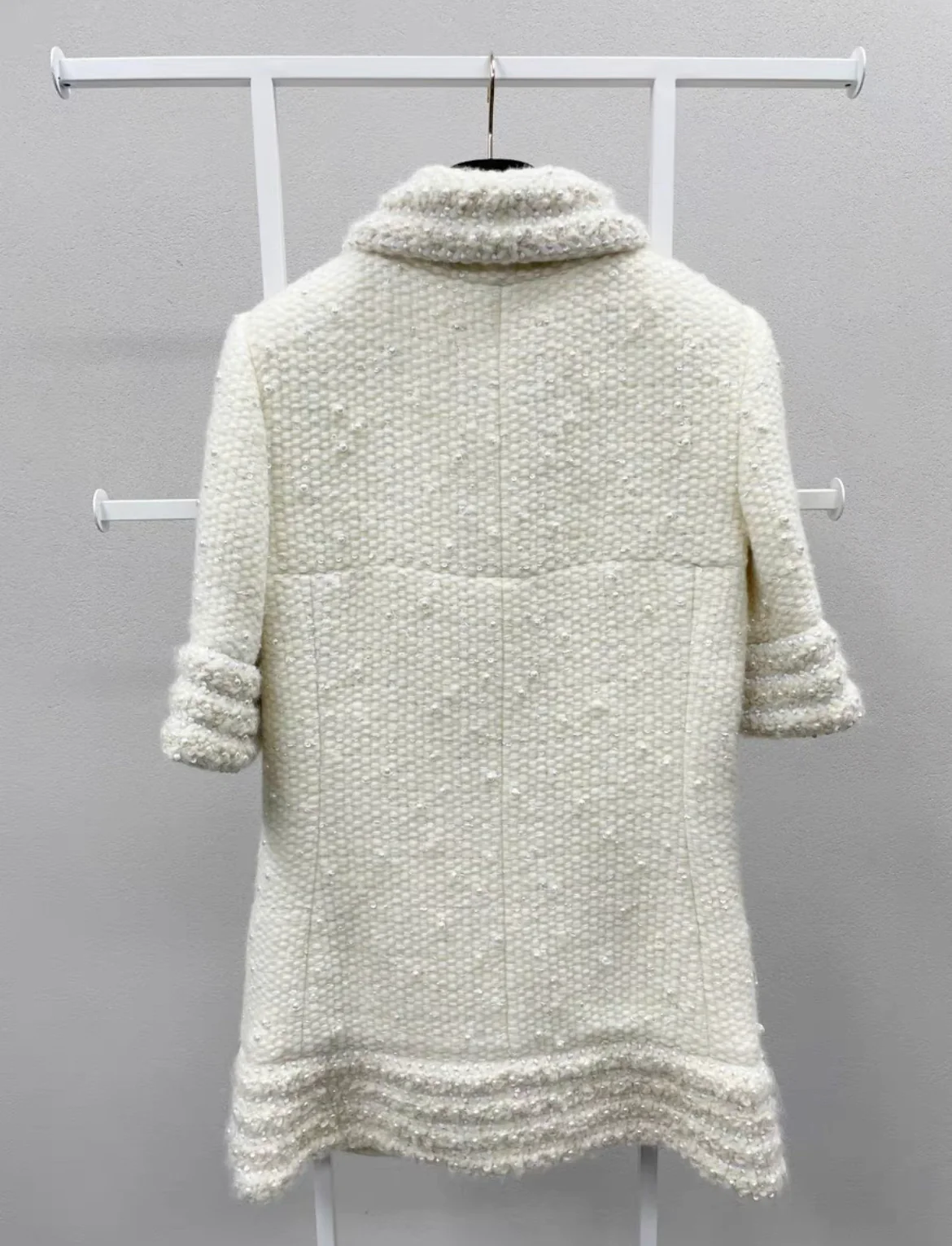 Chanel 18A Paris-Hamburg Ecru/White Pearly Tweed jacket pearl buttons size 36 - Image 2