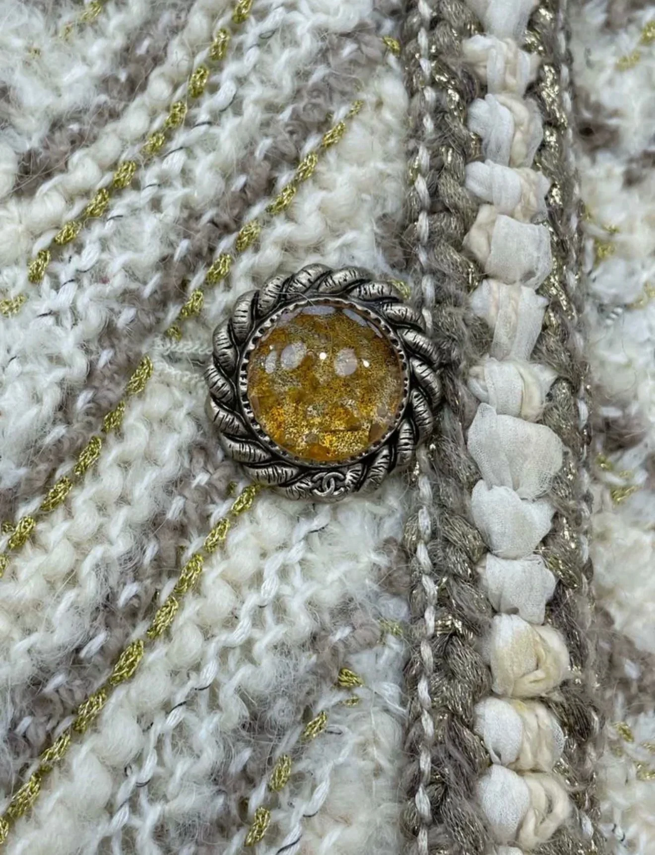 Chanel 18A Tweed Jacket with gold details - Image 3